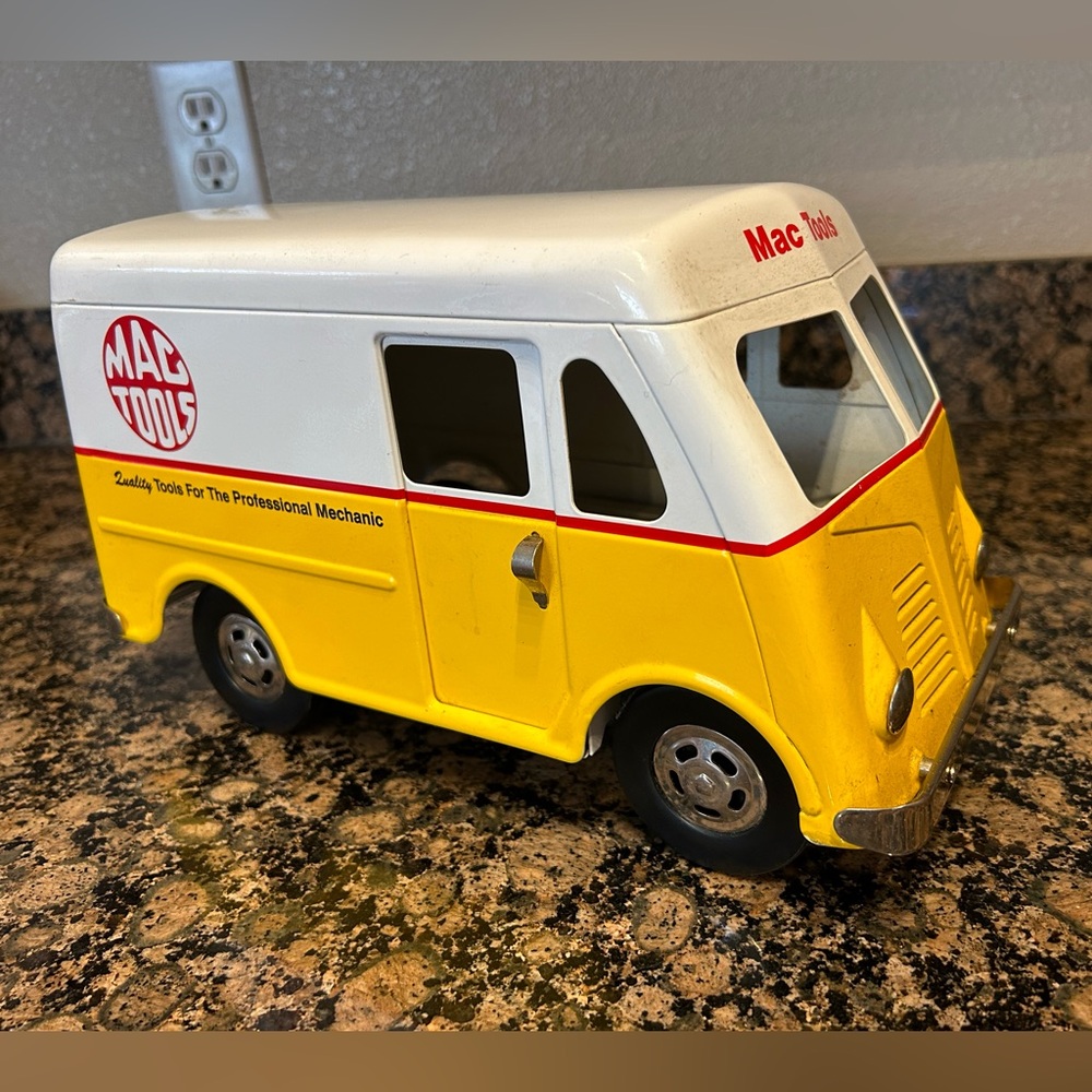 Limited Edition : Mac Tools 1st edition delivery truck - Picture 2 of 3